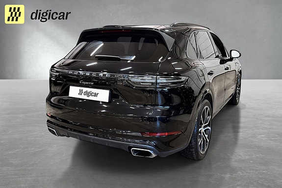 Porsche Cayenne 8 of 30