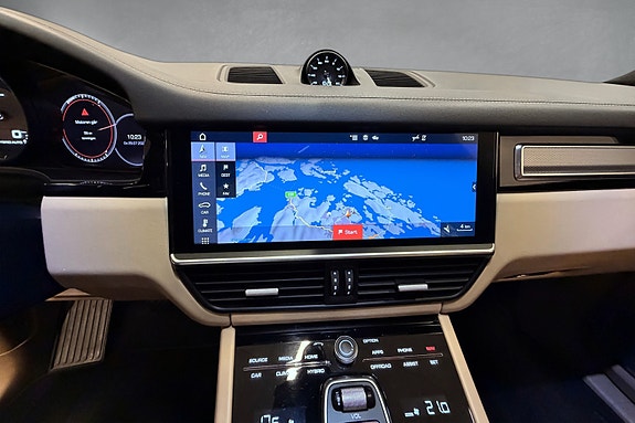 Porsche Cayenne 27 of 30