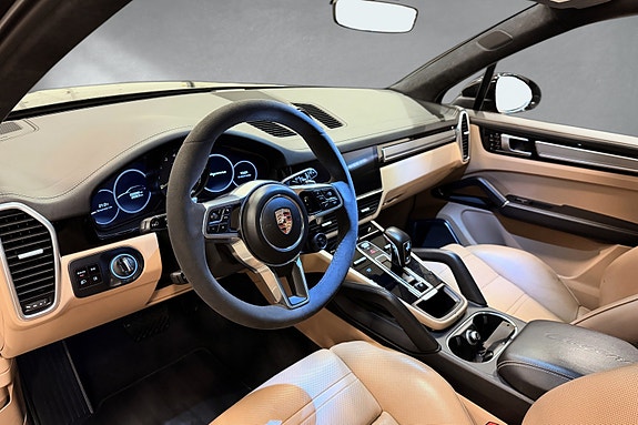 Porsche Cayenne 18 of 30
