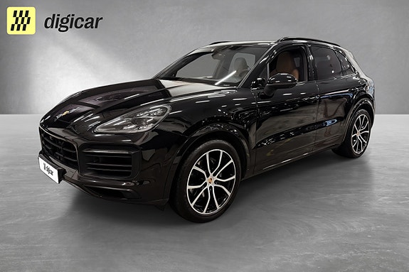Porsche Cayenne 2 of 30