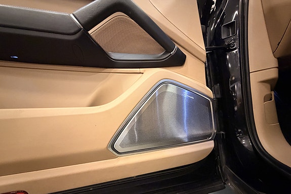 Porsche Cayenne 17 of 30