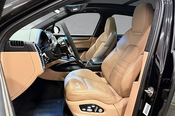 Porsche Cayenne 16 of 30