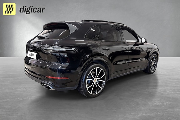 Porsche Cayenne 9 of 30