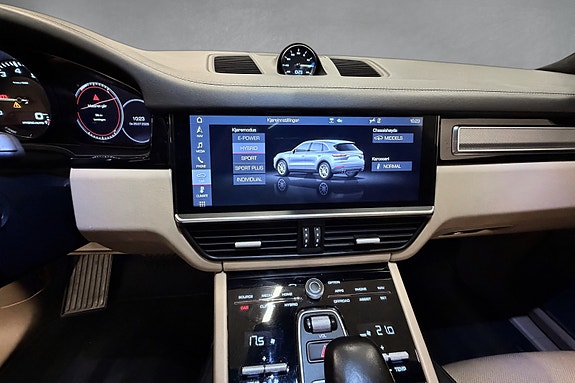 Porsche Cayenne 26 of 30