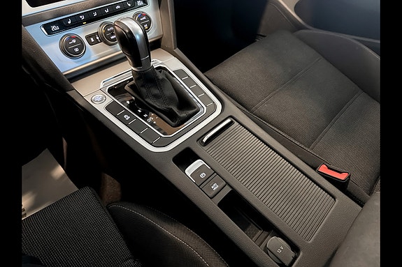 Volkswagen Passat 18 of 29