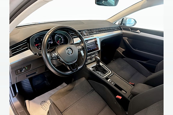 Volkswagen Passat 22 of 29