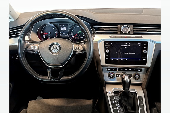 Volkswagen Passat 17 of 29