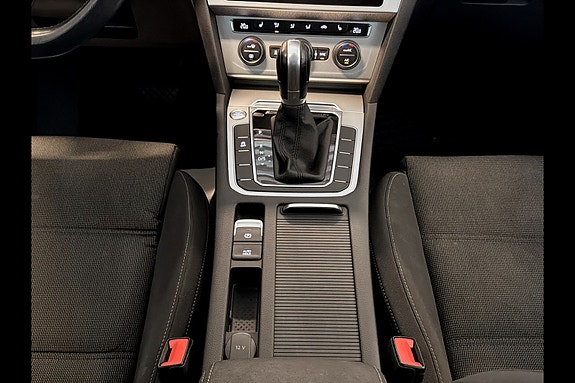 Volkswagen Passat 16 of 29