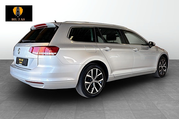 Volkswagen Passat 5 of 29