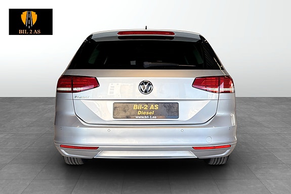 Volkswagen Passat 4 of 29