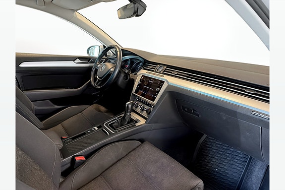 Volkswagen Passat 23 of 29
