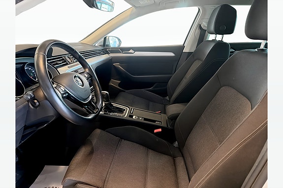 Volkswagen Passat 24 of 29