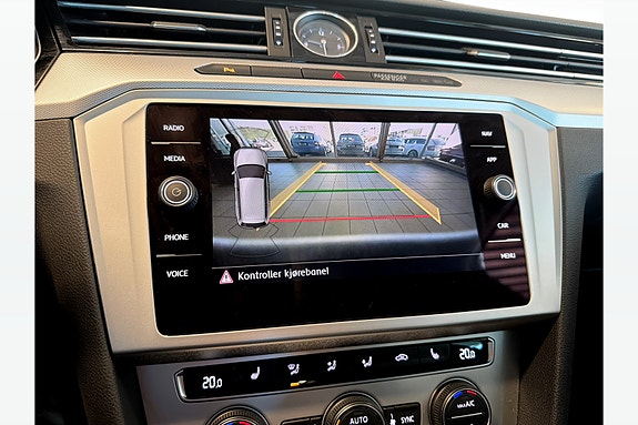 Volkswagen Passat 21 of 29