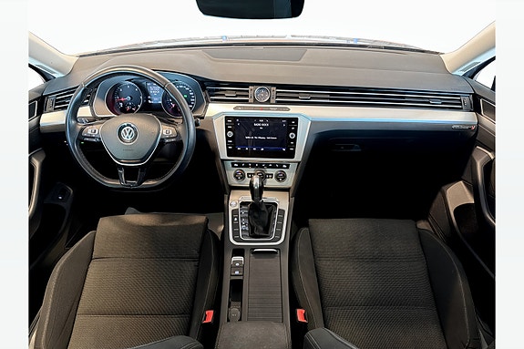 Volkswagen Passat 15 of 29