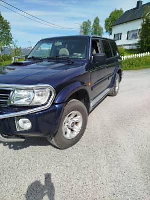 Nissan Patrol 4 of 5