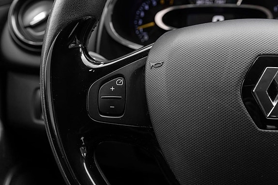 Renault Clio 27 of 30