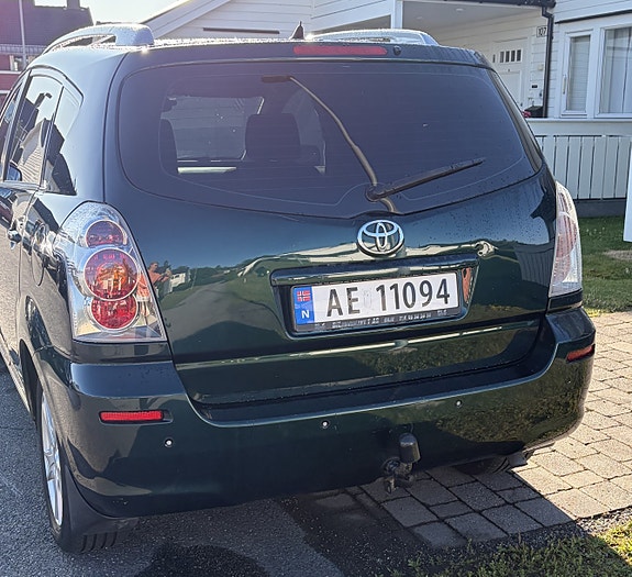 Toyota Corolla Verso 3 of 5