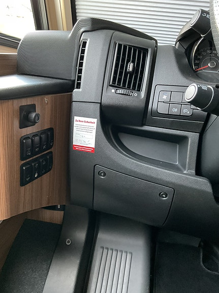 Eura Mobil Integra 760 QB 7 of 22