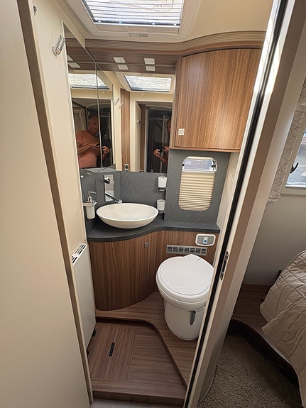 Eura Mobil Integra 760 QB 19 of 22