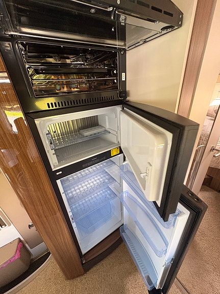 Eura Mobil Integra 760 QB 21 of 22