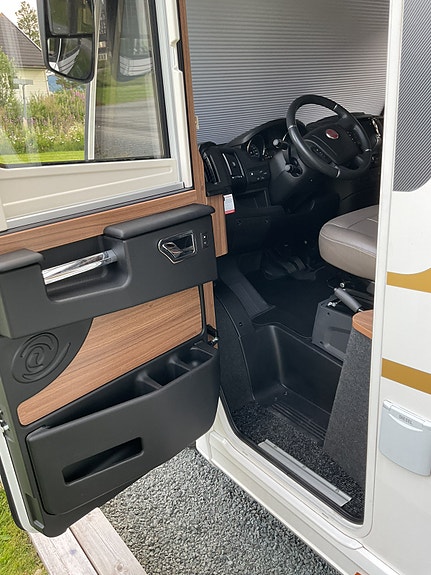 Eura Mobil Integra 760 QB 6 of 22