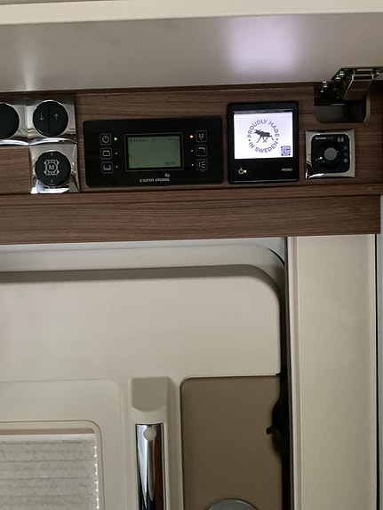 Eura Mobil Integra 760 QB 10 of 22