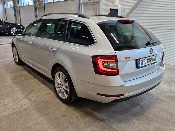 Skoda Octavia 3 of 5