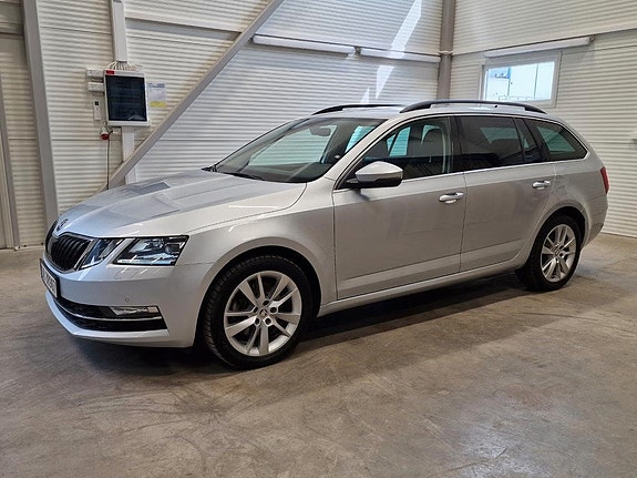 Skoda Octavia 2 of 5