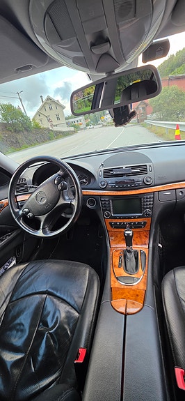 Mercedes-Benz E220 5 of 10