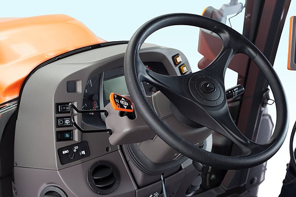 Kubota M6142 Premium 6 of 11