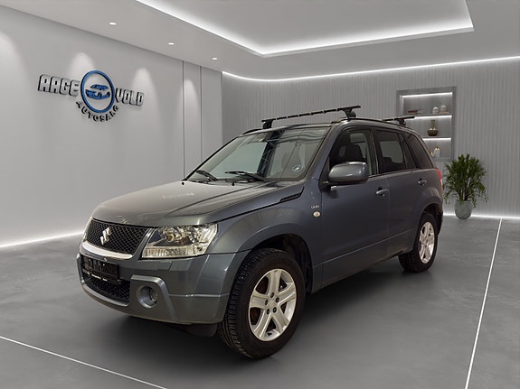 Suzuki Grand Vitara 2 of 5