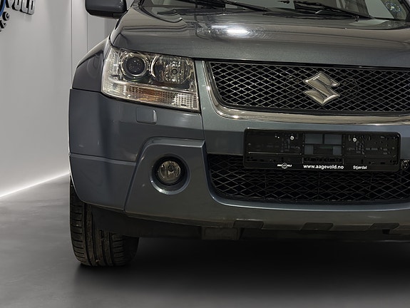 Suzuki Grand Vitara 3 of 5