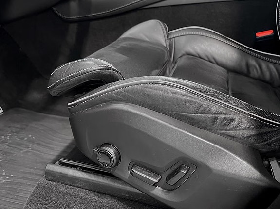 Volvo XC90 16 of 30