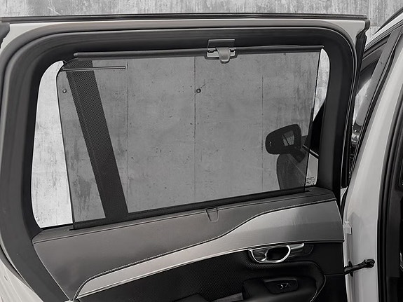 Volvo XC90 26 of 30
