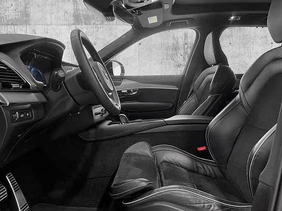 Volvo XC90 14 of 30