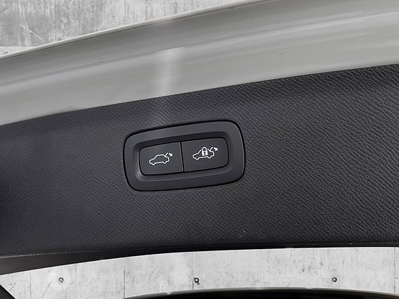 Volvo XC90 30 of 30