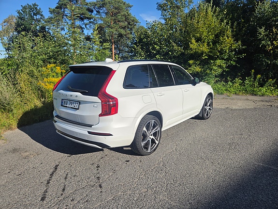 Volvo XC90 4 of 30