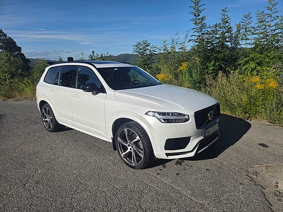 Volvo XC90 10 of 30
