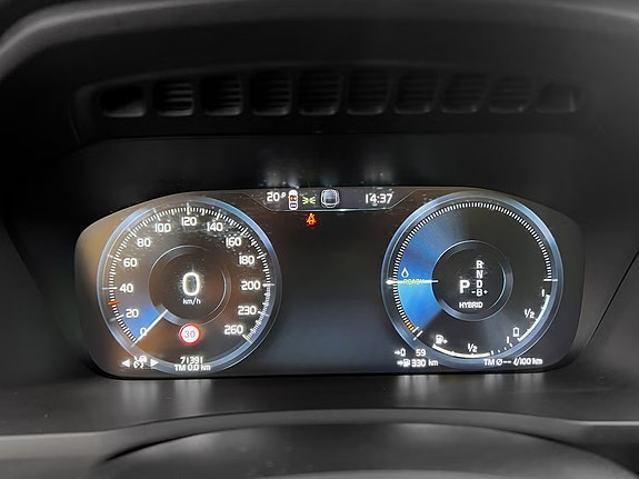 Volvo XC90 19 of 30