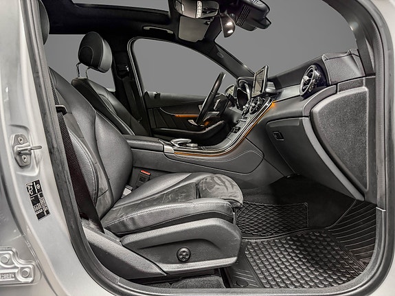Mercedes-Benz GLC350 e 19 of 30