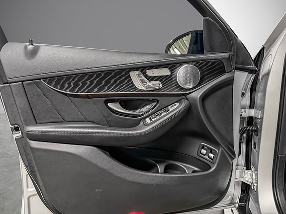 Mercedes-Benz GLC350 e 9 of 30