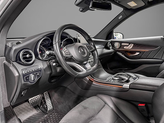 Mercedes-Benz GLC350 e 11 of 30