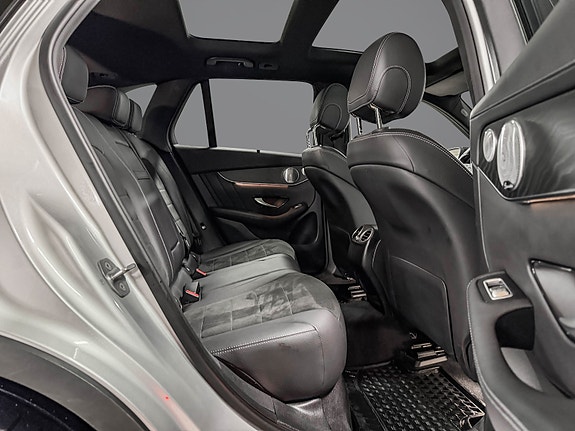 Mercedes-Benz GLC350 e 28 of 30