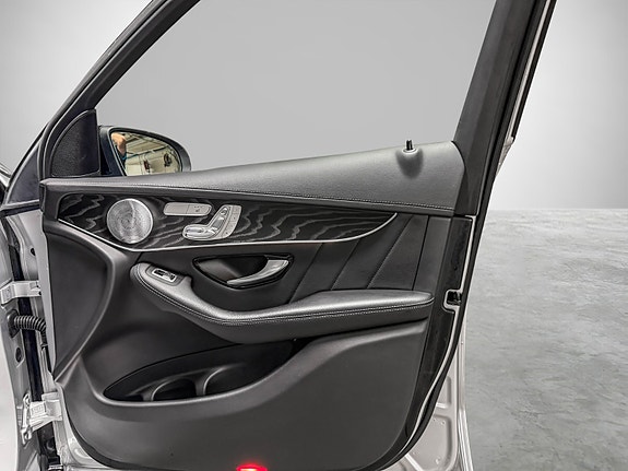 Mercedes-Benz GLC350 e 17 of 30