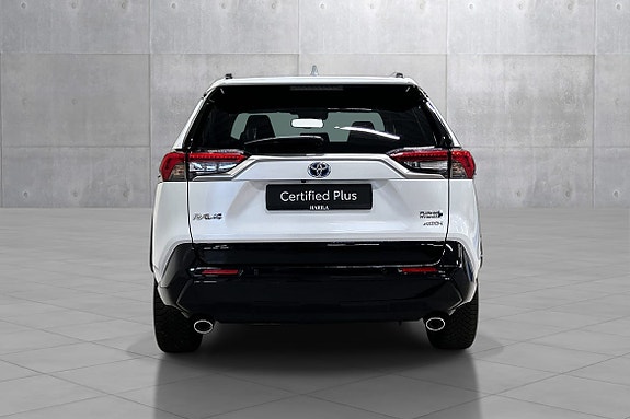 Toyota RAV4 Plug-in Hybrid 4 of 5