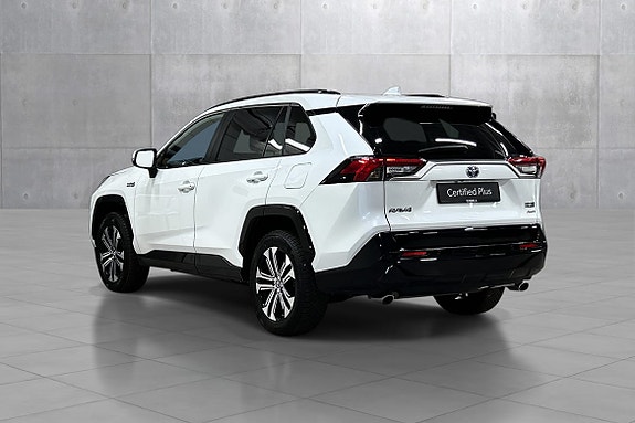 Toyota RAV4 Plug-in Hybrid 3 of 5