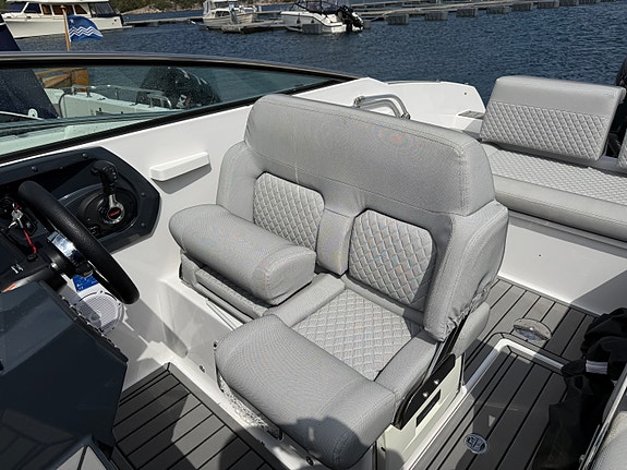 Flipper 700 DC m/Mercury 225 V6 - Veldig fin og sporty båt 4 of 5