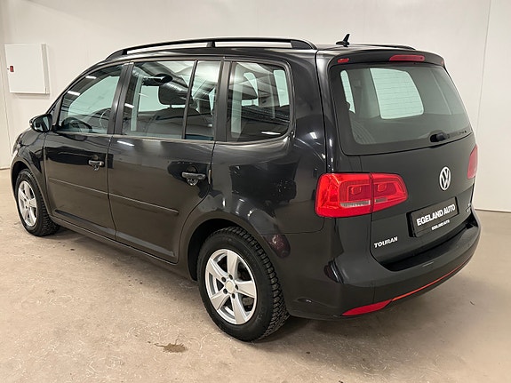 Volkswagen Touran 4 of 5