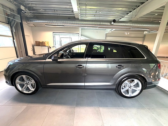 Audi Q7 3 of 5