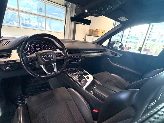 Audi Q7 12 of 18